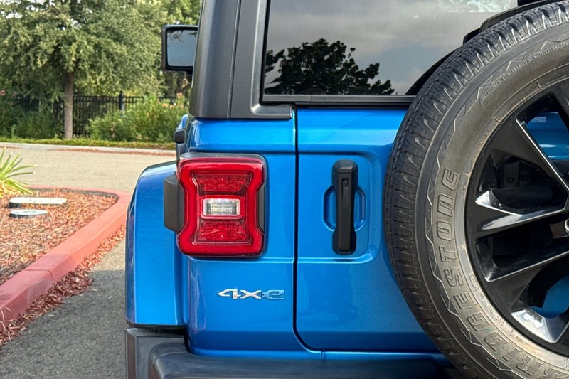 Jeep Wrangler Vehicle Full-screen Gallery Image 50