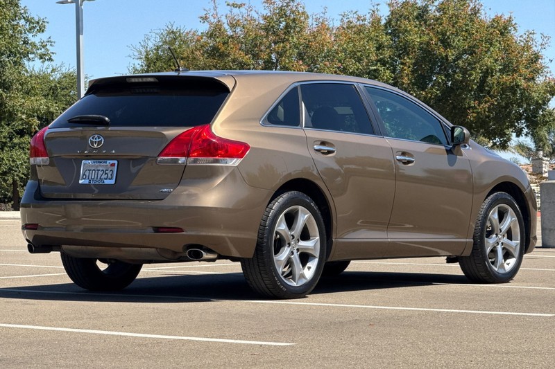 Toyota Venza Vehicle Full-screen Gallery Image 04