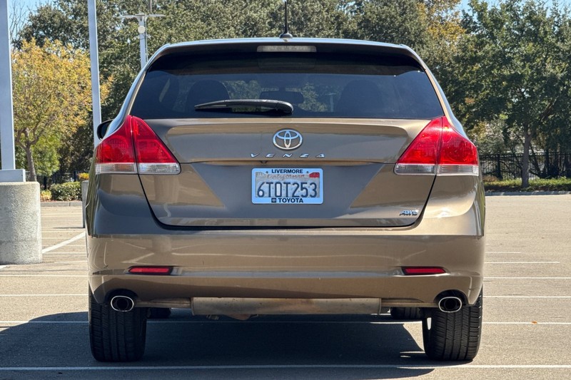 Toyota Venza Vehicle Full-screen Gallery Image 05