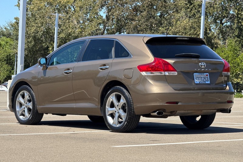 Toyota Venza Vehicle Full-screen Gallery Image 06