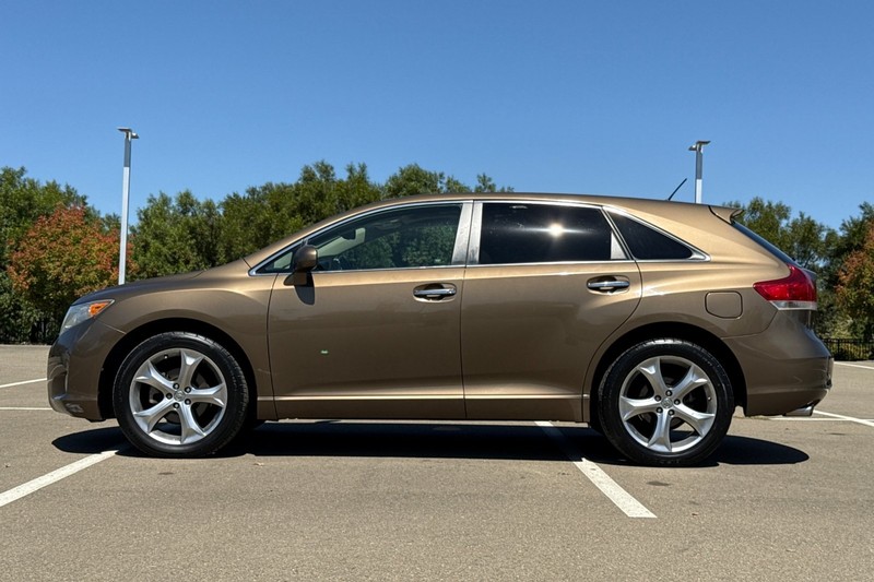 Toyota Venza Vehicle Full-screen Gallery Image 07