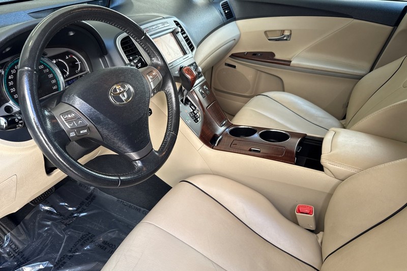 Toyota Venza Vehicle Full-screen Gallery Image 10