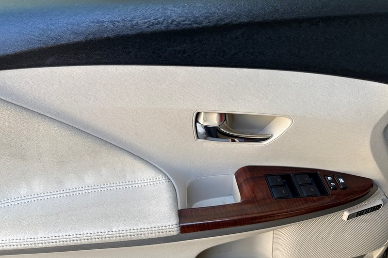 Toyota Venza Vehicle Full-screen Gallery Image 11