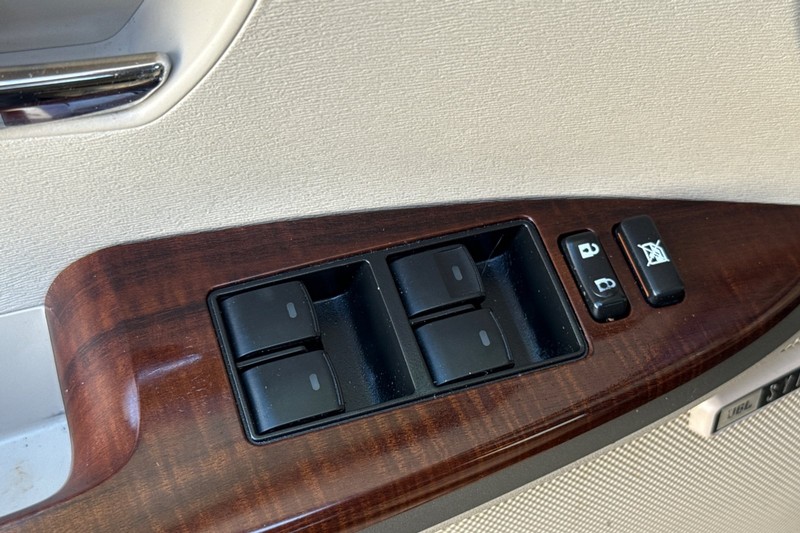 Toyota Venza Vehicle Full-screen Gallery Image 12