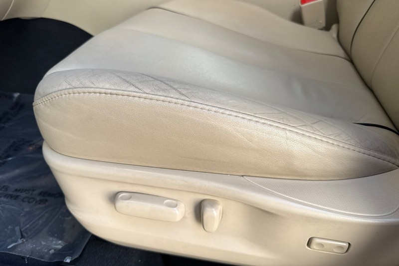 Toyota Venza Vehicle Full-screen Gallery Image 13