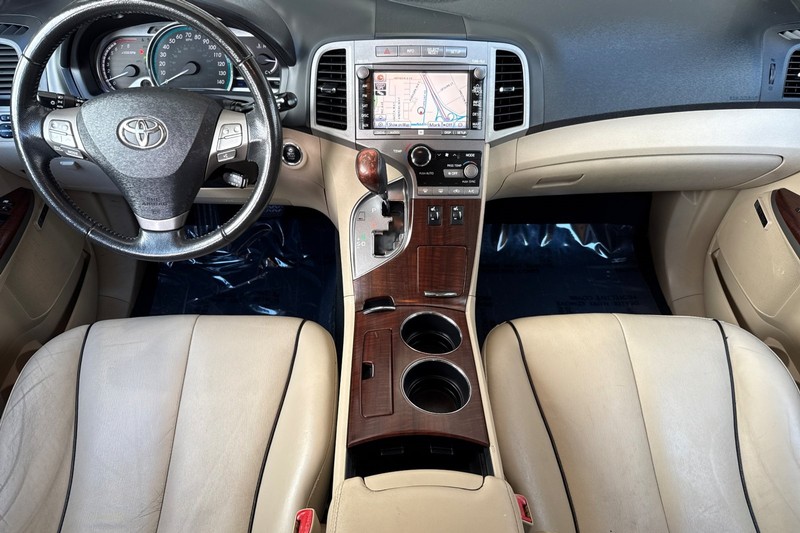 Toyota Venza Vehicle Full-screen Gallery Image 15