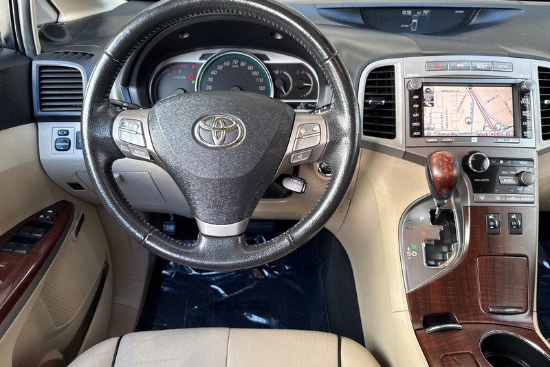 Toyota Venza Vehicle Full-screen Gallery Image 16