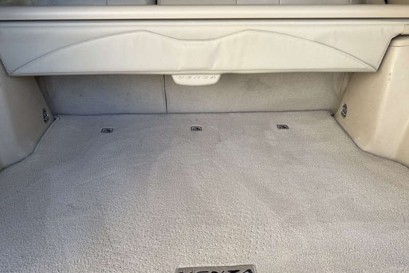 Toyota Venza Vehicle Full-screen Gallery Image 17