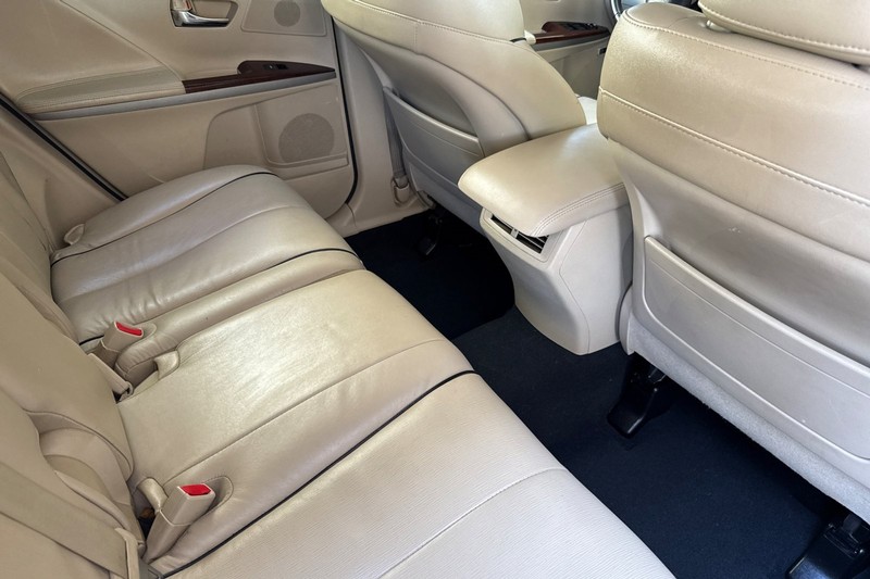 Toyota Venza Vehicle Full-screen Gallery Image 18