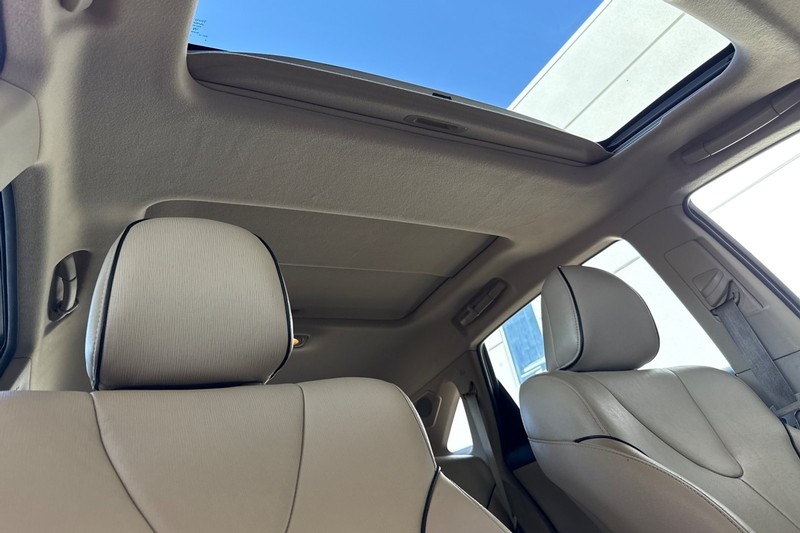 Toyota Venza Vehicle Full-screen Gallery Image 20