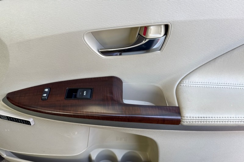 Toyota Venza Vehicle Full-screen Gallery Image 21