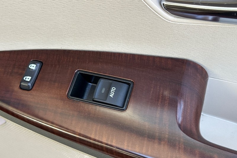 Toyota Venza Vehicle Full-screen Gallery Image 22