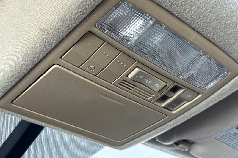 Toyota Venza Vehicle Full-screen Gallery Image 24