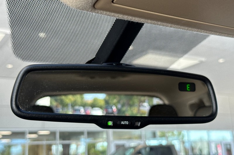 Toyota Venza Vehicle Full-screen Gallery Image 25