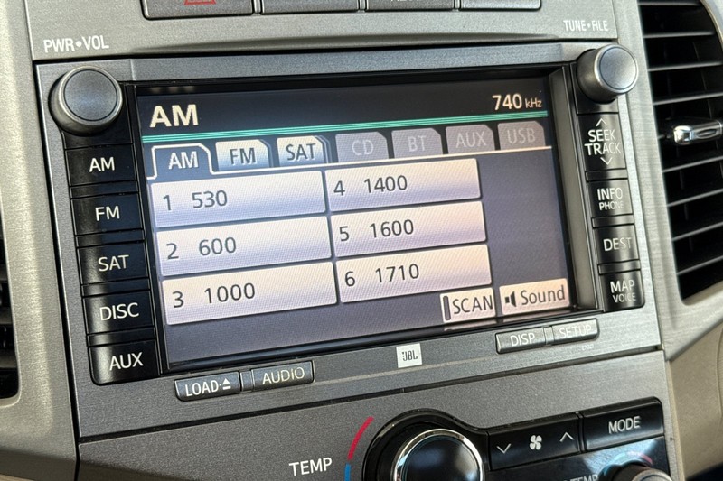 Toyota Venza Vehicle Full-screen Gallery Image 26