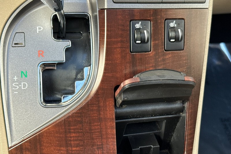 Toyota Venza Vehicle Full-screen Gallery Image 31
