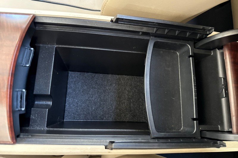 Toyota Venza Vehicle Full-screen Gallery Image 32