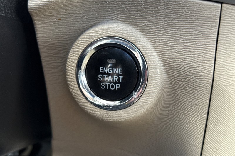 Toyota Venza Vehicle Full-screen Gallery Image 34
