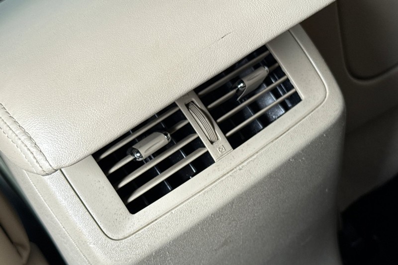 Toyota Venza Vehicle Full-screen Gallery Image 43