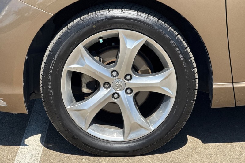 Toyota Venza Vehicle Full-screen Gallery Image 45