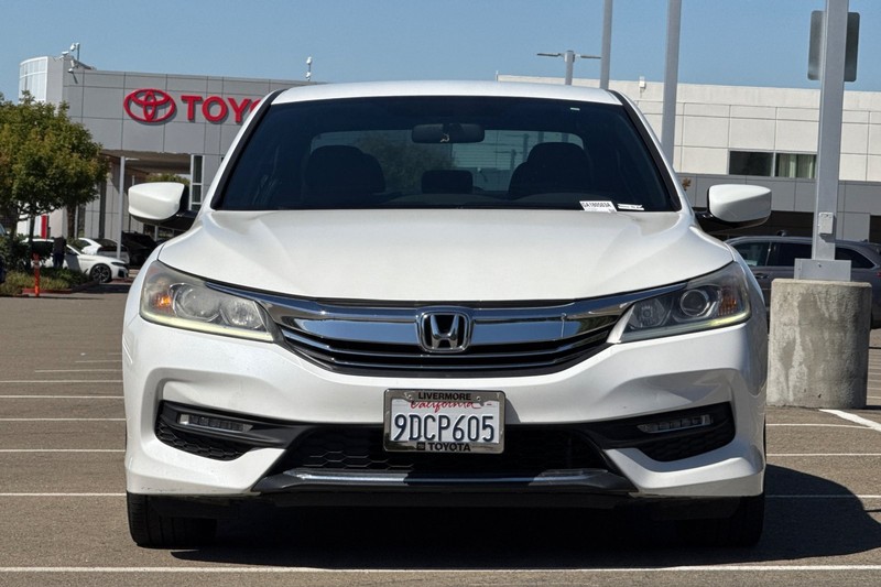 Honda Accord Sedan Vehicle Full-screen Gallery Image 09