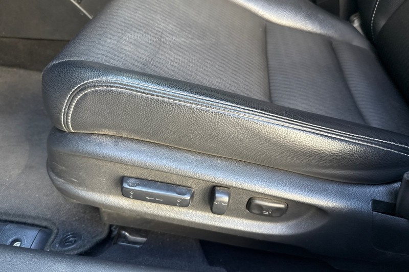 Honda Accord Sedan Vehicle Full-screen Gallery Image 13