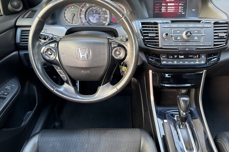Honda Accord Sedan Vehicle Full-screen Gallery Image 16