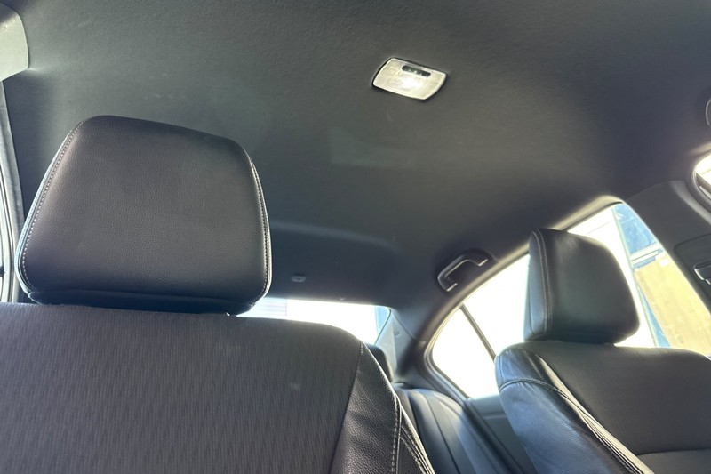 Honda Accord Sedan Vehicle Full-screen Gallery Image 19