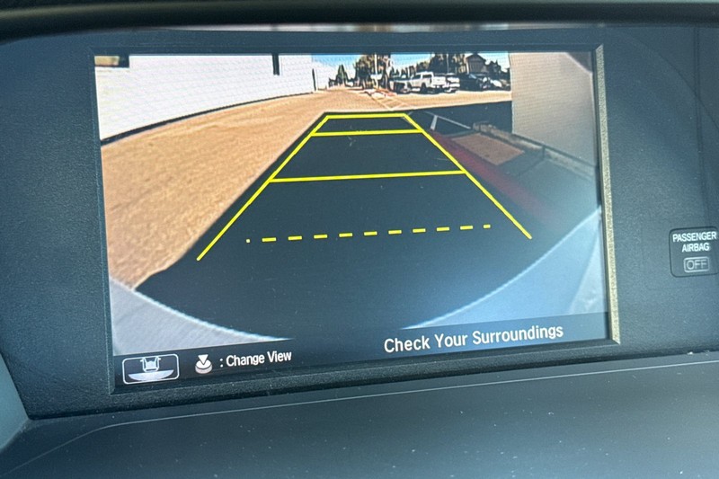 Honda Accord Sedan Vehicle Full-screen Gallery Image 26