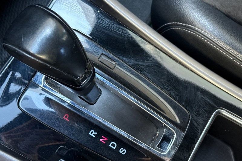 Honda Accord Sedan Vehicle Full-screen Gallery Image 32