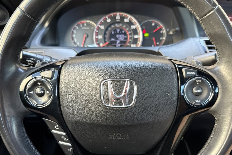 Honda Accord Sedan Vehicle Full-screen Gallery Image 33
