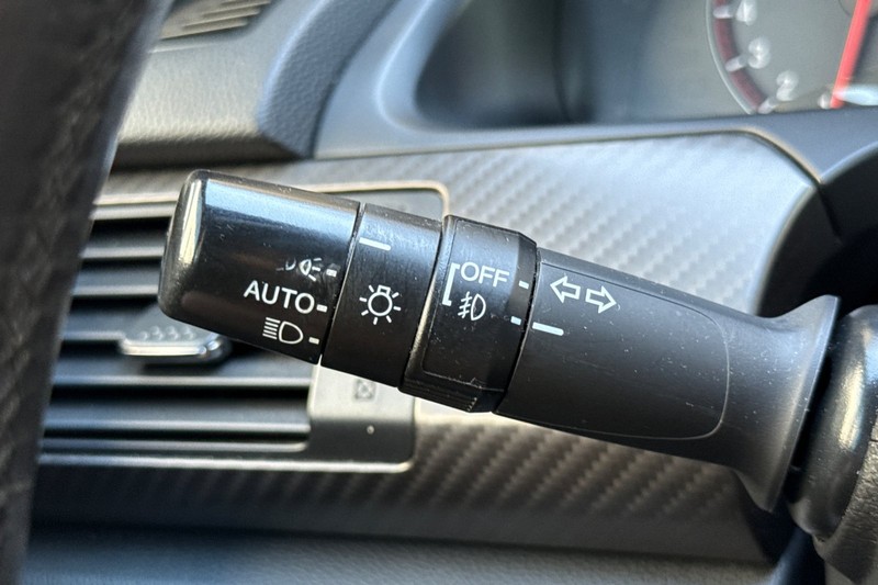 Honda Accord Sedan Vehicle Full-screen Gallery Image 35