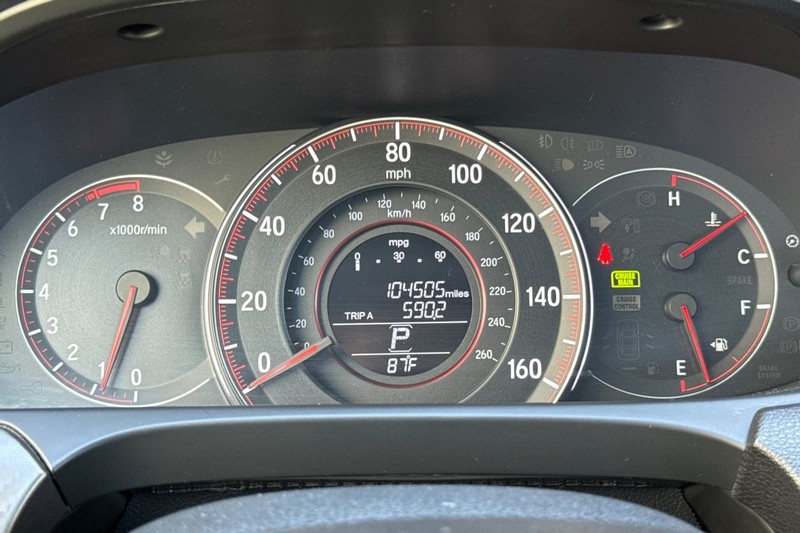 Honda Accord Sedan Vehicle Full-screen Gallery Image 38
