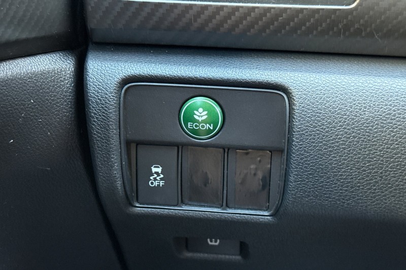 Honda Accord Sedan Vehicle Full-screen Gallery Image 40