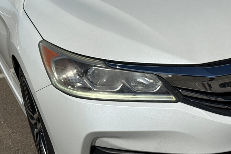 Honda Accord Sedan Vehicle Full-screen Gallery Image 43