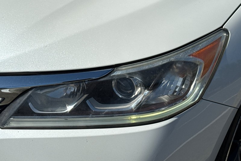 Honda Accord Sedan Vehicle Full-screen Gallery Image 49