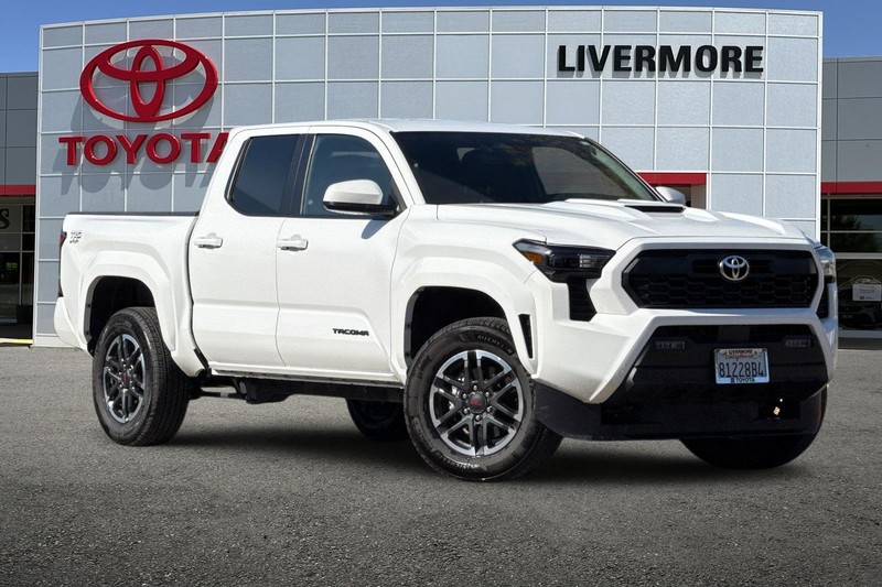 Toyota Tacoma 4WD Vehicle Full-screen Gallery Image 02