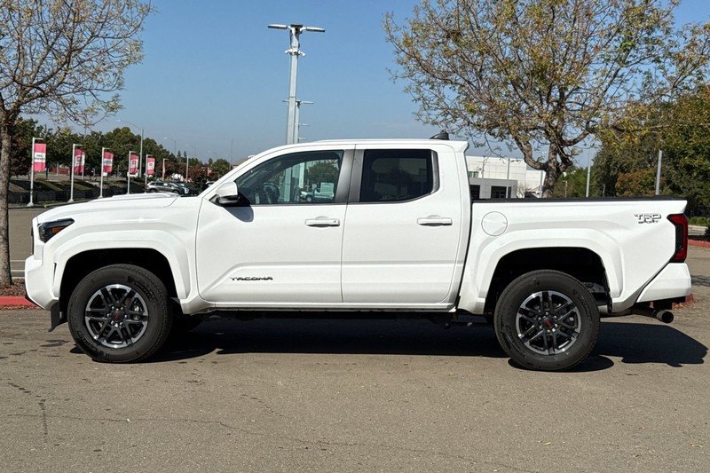 Toyota Tacoma 4WD Vehicle Full-screen Gallery Image 07