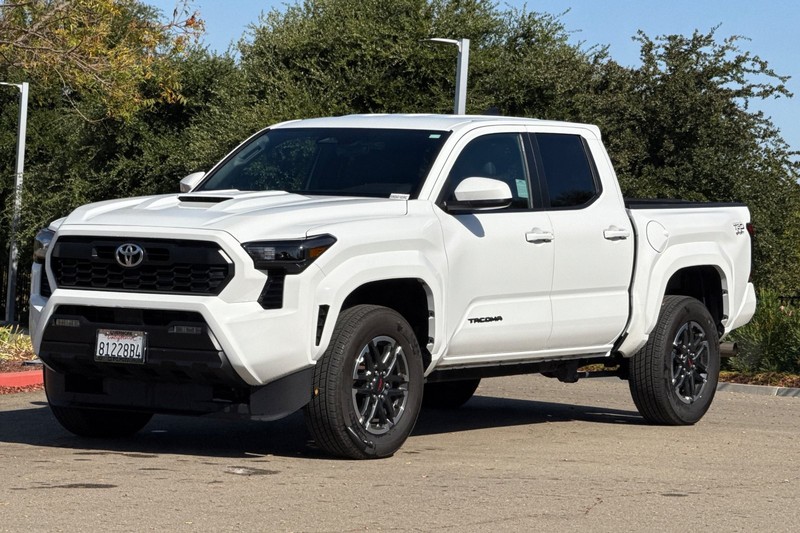 Toyota Tacoma 4WD Vehicle Full-screen Gallery Image 08