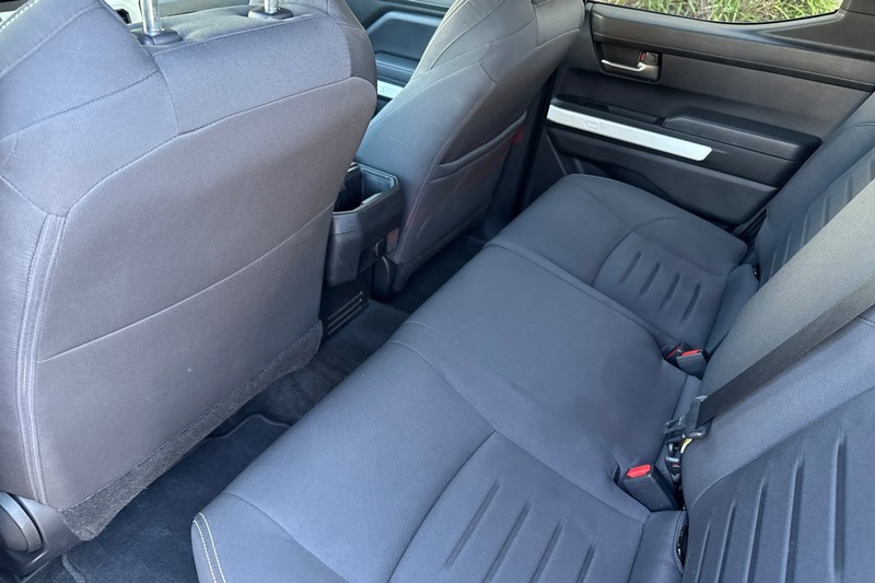 Toyota Tacoma 4WD Vehicle Full-screen Gallery Image 14