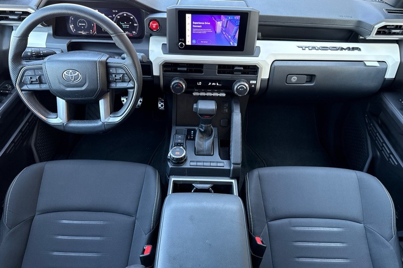 Toyota Tacoma 4WD Vehicle Full-screen Gallery Image 15