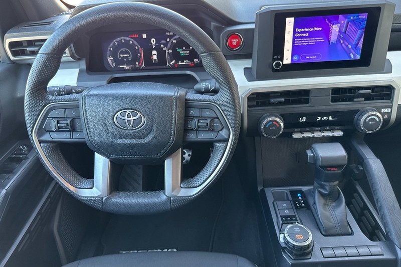 Toyota Tacoma 4WD Vehicle Full-screen Gallery Image 16
