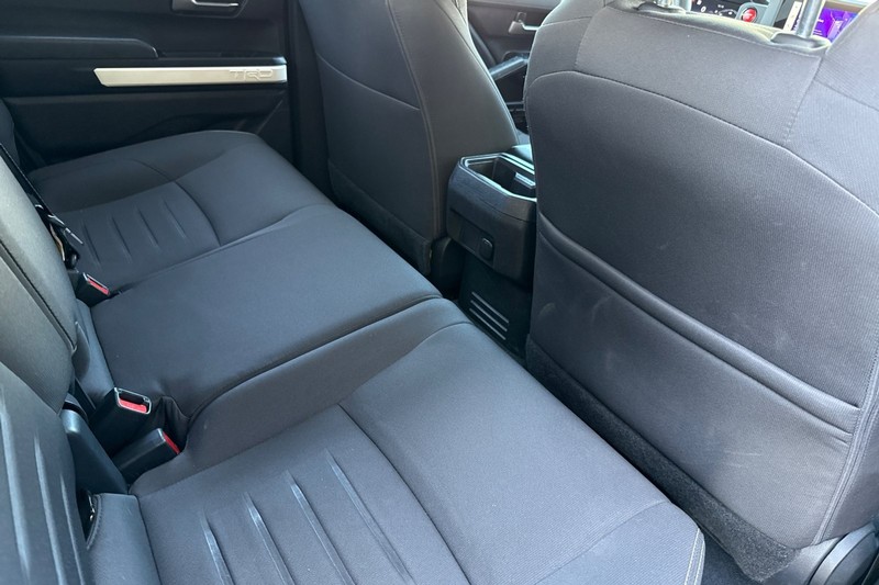 Toyota Tacoma 4WD Vehicle Full-screen Gallery Image 17