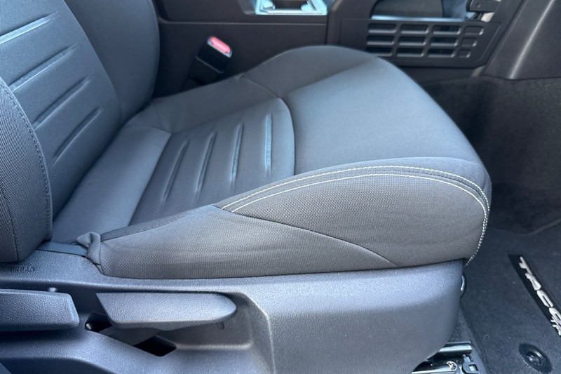 Toyota Tacoma 4WD Vehicle Full-screen Gallery Image 22