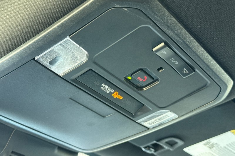 Toyota Tacoma 4WD Vehicle Full-screen Gallery Image 23