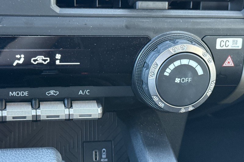 Toyota Tacoma 4WD Vehicle Full-screen Gallery Image 29