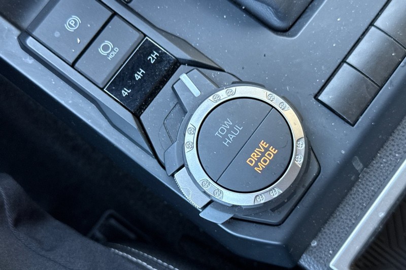 Toyota Tacoma 4WD Vehicle Full-screen Gallery Image 31