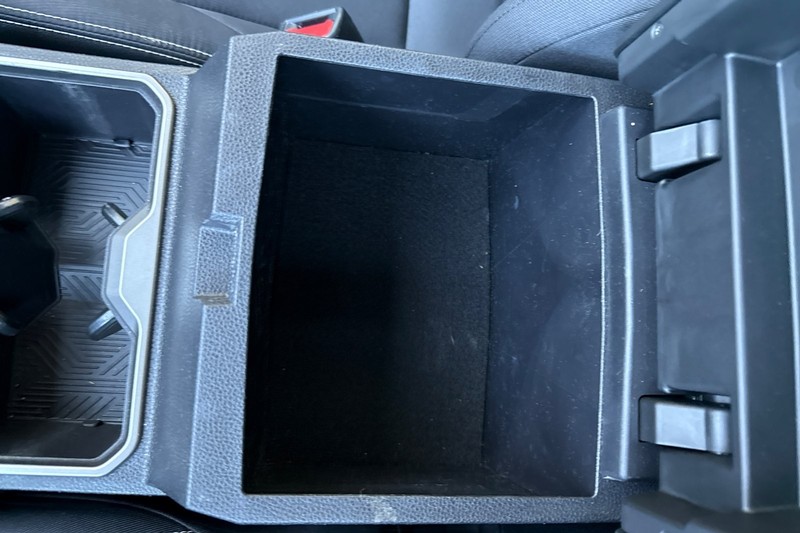 Toyota Tacoma 4WD Vehicle Full-screen Gallery Image 32
