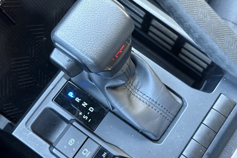 Toyota Tacoma 4WD Vehicle Full-screen Gallery Image 33