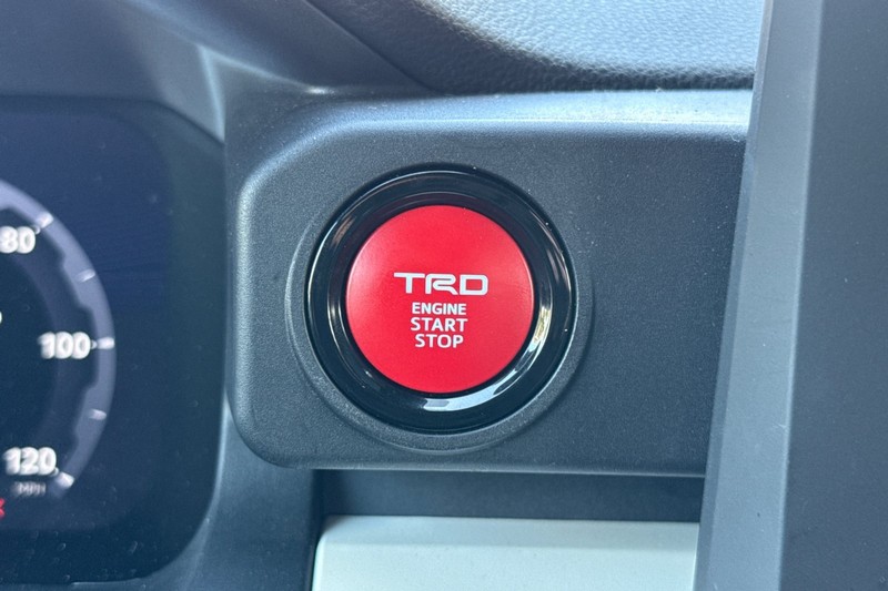 Toyota Tacoma 4WD Vehicle Full-screen Gallery Image 34